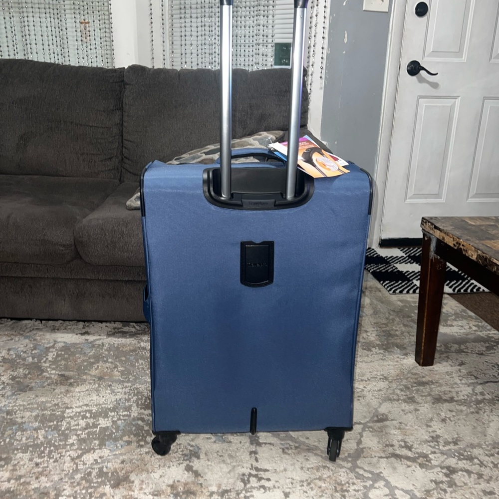 Travel Pro suitcase - Picture 3 of 5